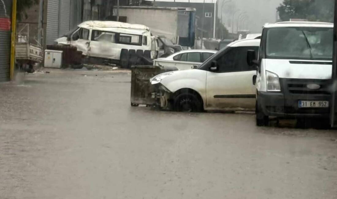 Hatay’ın Antakya ilçesinde bulunan sanayi sitesi, etkili olan yağışın ardından