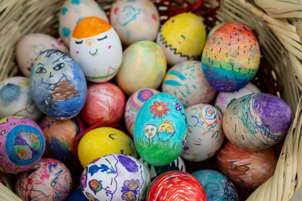 Deprem Dayanışması Derneği’nin Samandağ ve Defne’de düzenlediği Paskalya etkinlikleri, çocukları