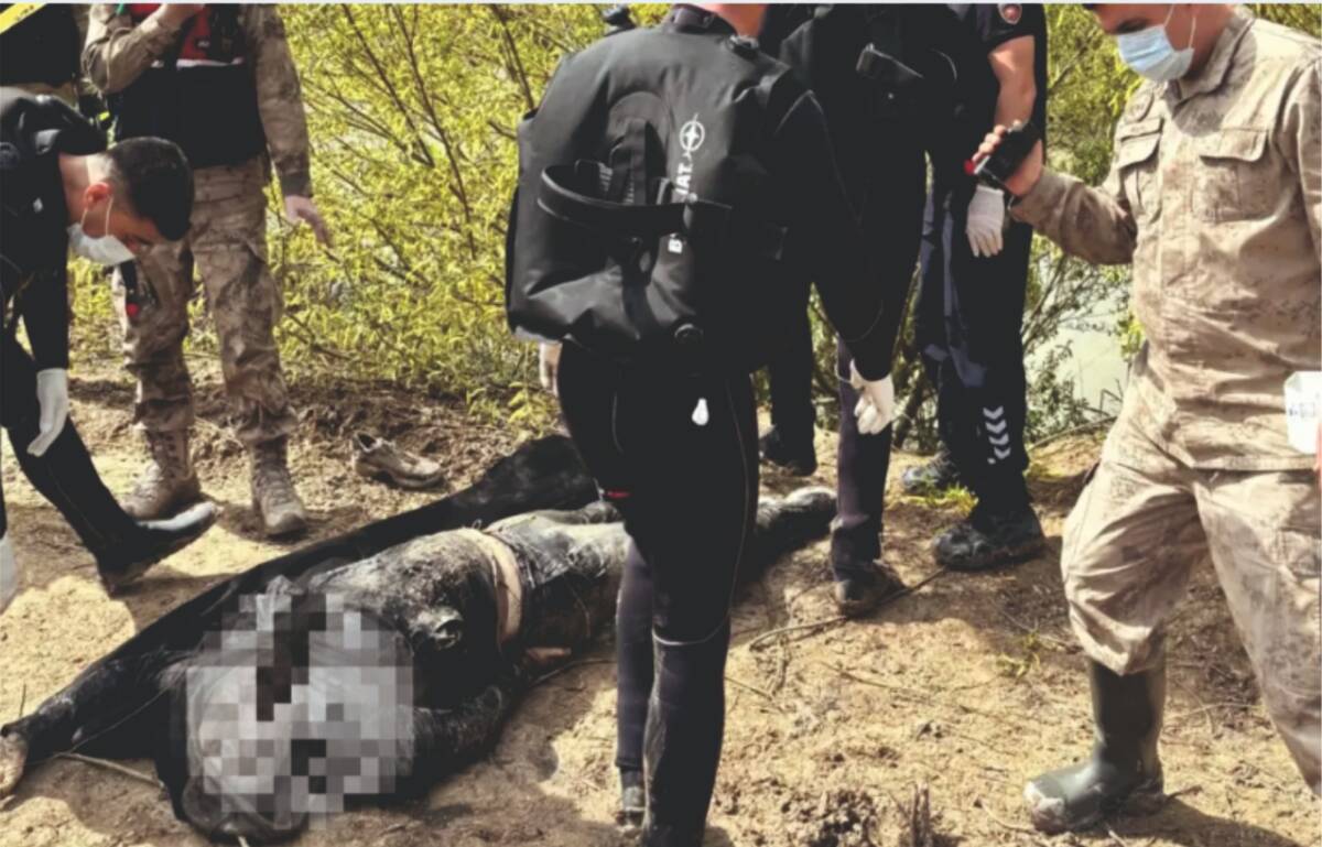 Hatay’ın Reyhanlı ilçesine bağlı Demirköprü mevkiinde nehirde bir erkek cesedinin