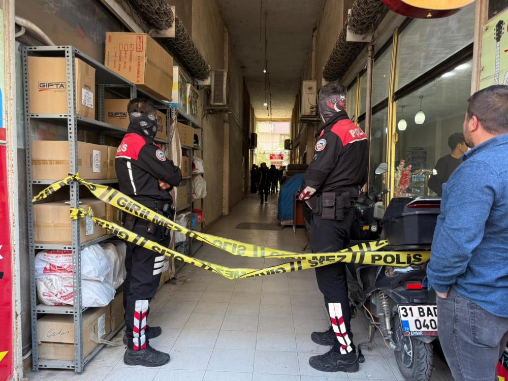 Hatay’ın Payas ilçesinde 46 yaşındaki bir esnaf, iş yerinde yaşamını