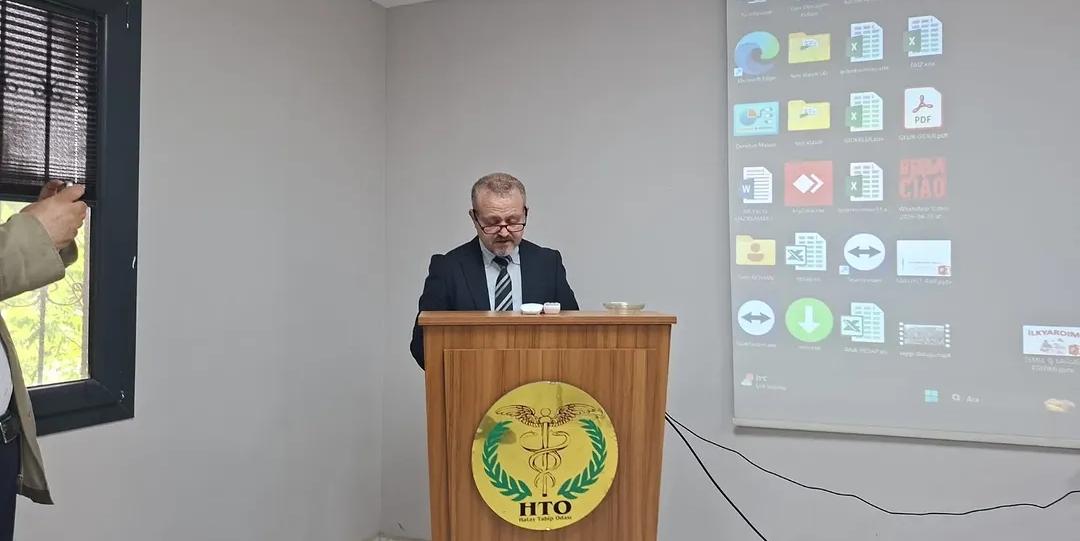 Hatay Tabip Odası’nda görev değişimi sırasında konuşan önceki başkan Dr.