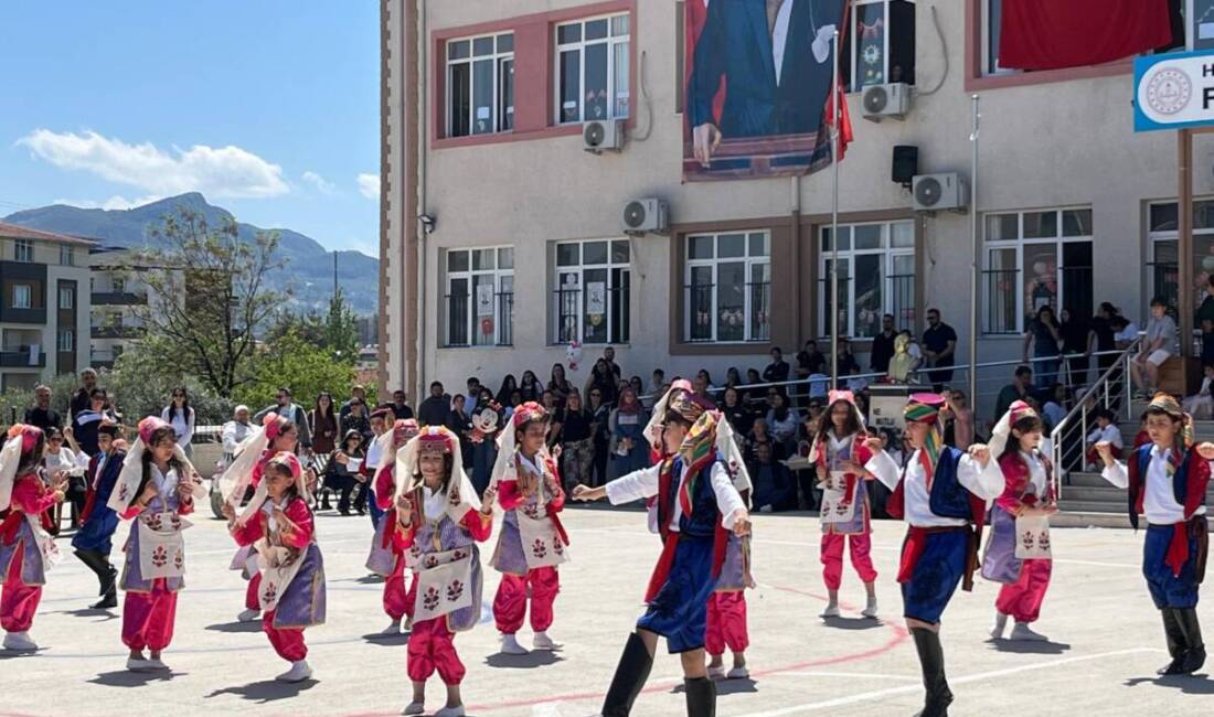 Hatay'ın Defne ilçesinde 23 Nisan Ulusal Egemenlik ve Çocuk Bayramı