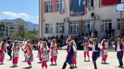 Hatay'ın Defne ilçesinde 23 Nisan Ulusal Egemenlik ve Çocuk Bayramı
