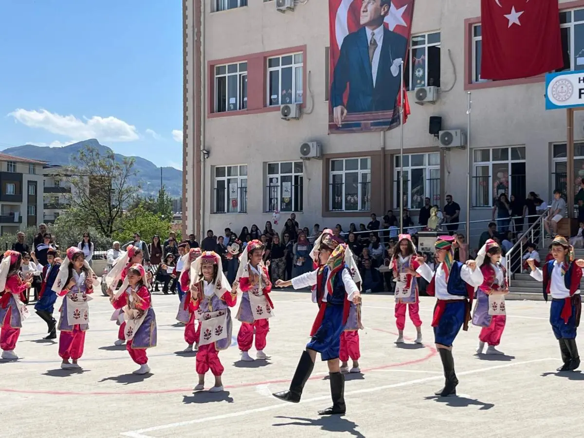 Hatay'ın Defne ilçesinde 23 Nisan Ulusal Egemenlik ve Çocuk Bayramı