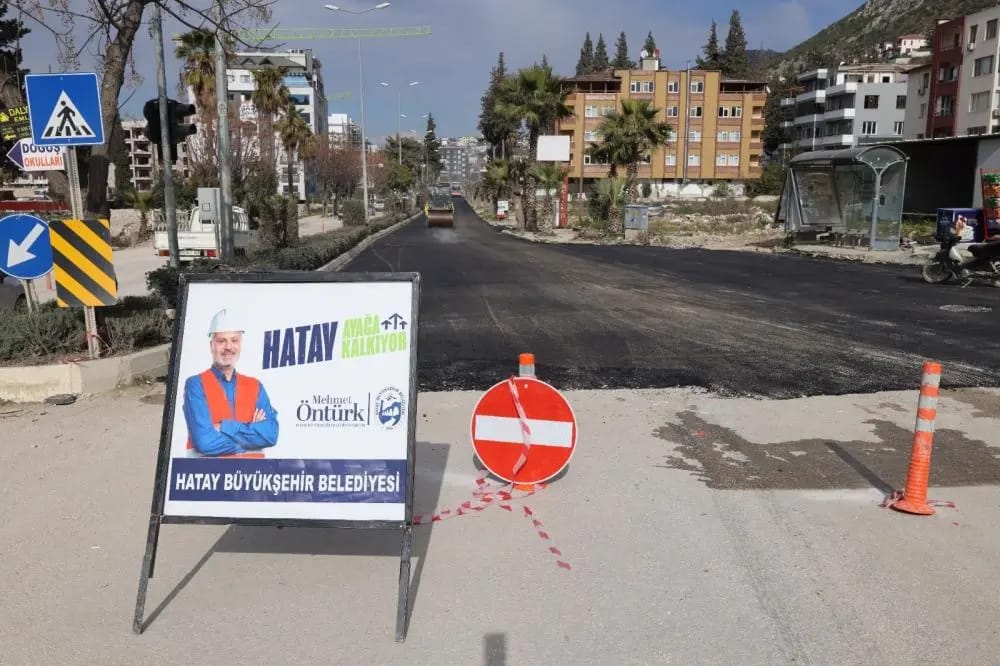 Hatay’da deprem sonrası en büyük sorunlardan biri olan yol problemi