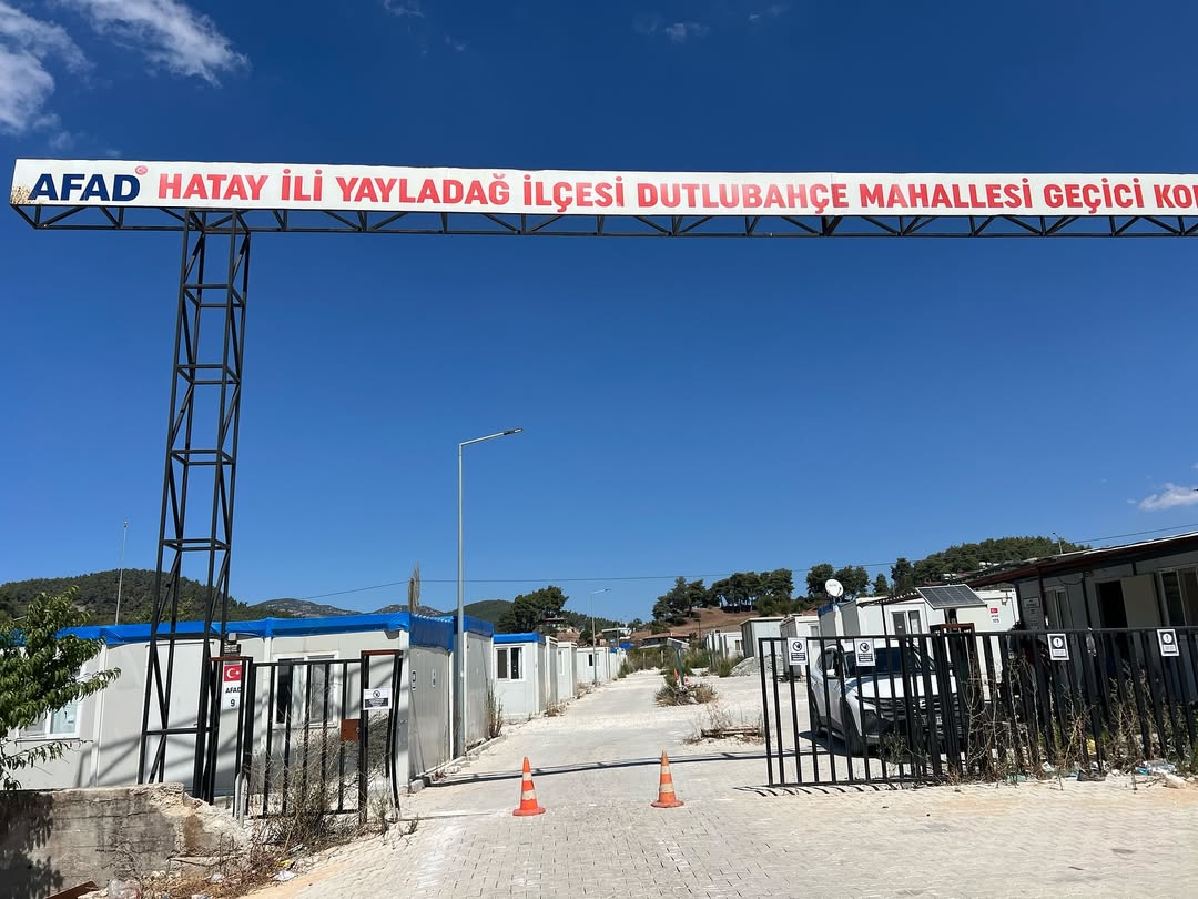 Hatay’da deprem sonrası kurulan geçici barınma alanlarının kaldırılmasına yönelik çalışmalar