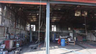 Hatay’ın Antakya ilçesinde bir iş yerinde çıkan yangın, maddi hasara