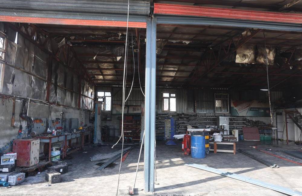 Hatay’ın Antakya ilçesinde bir iş yerinde çıkan yangın, maddi hasara