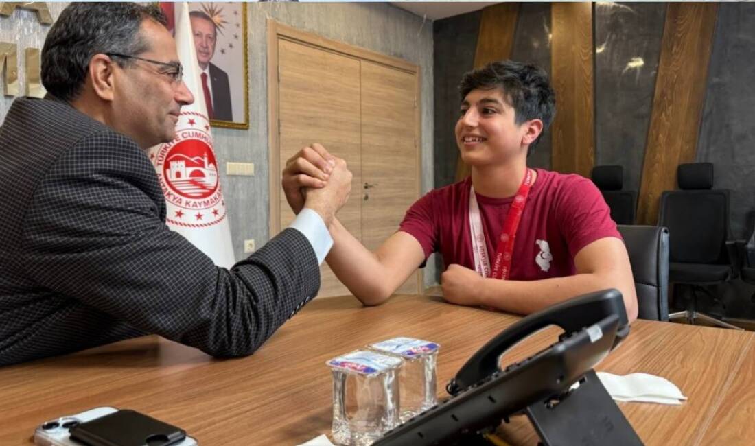 Hatay’daki ortaokul öğrencileri arasında bilek güreşinde ilçe şampiyonu olan Antakya