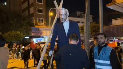 Hatay’ın İskenderun ilçesinde İsrail Başbakanı Benjamin Netanyahu’yu temsil eden bir