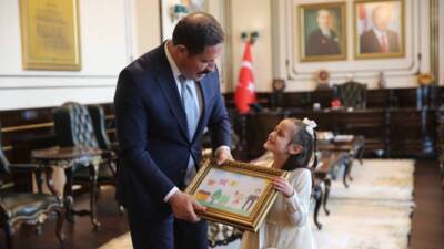 Hatay’da 6 Şubat 2023 tarihinde meydana gelen depremlerde sağ bacağını