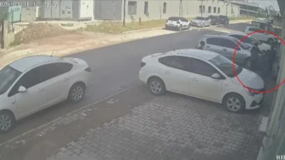 Hatay'da 11 yaşındaki çocuğun okul yolunda elinde oyuncak silah bulunan