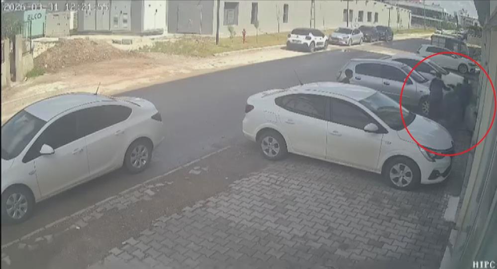 Hatay'da 11 yaşındaki çocuğun okul yolunda elinde oyuncak silah bulunan