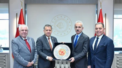 Küresel Gazeteciler Konseyi (KGK), Ulaştırma ve Altyapı Bakanı Abdulkadir Uraloğlu’na