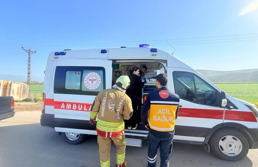 Hatay’ın Kırıkhan - Reyhanlı yolu Muratpaşa mevkiinde, çakıl yüklü hafriyat