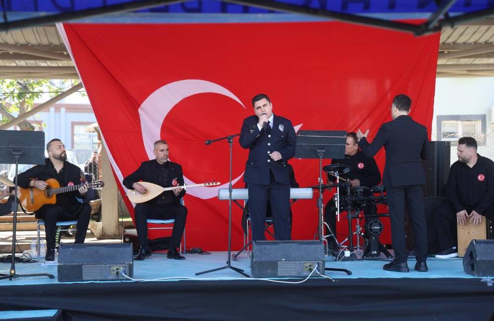 Hatay’da Polis Haftası etkinlikleri kapsamında düzenlenen şenlik, renkli görüntülere sahne