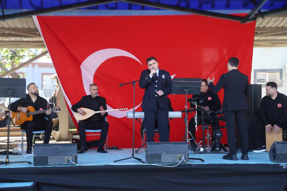 Hatay’da Polis Haftası etkinlikleri kapsamında düzenlenen şenlik, renkli görüntülere sahne