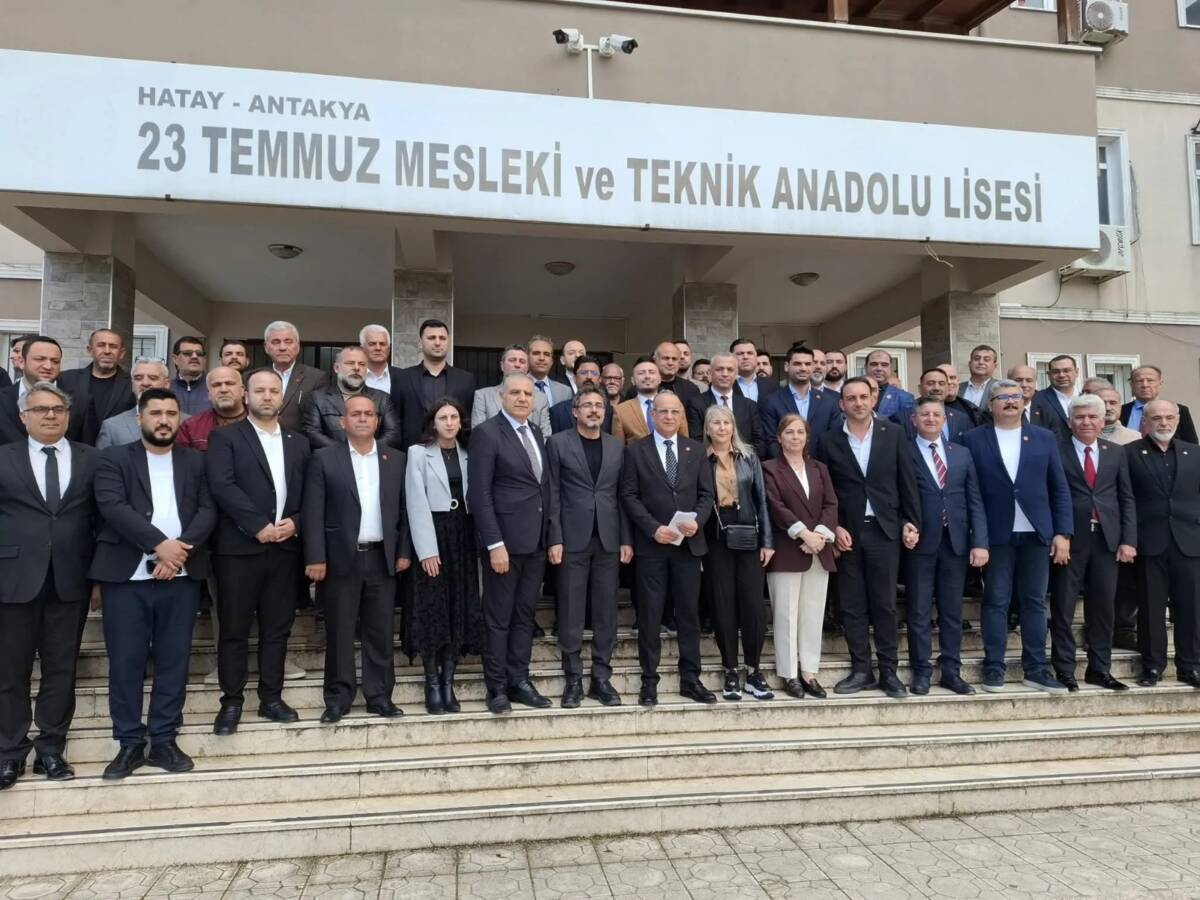 Hatay’ın Defne ilçesinde gerçekleştirilen Cumhuriyet Halk Partisi (CHP) olağanüstü il