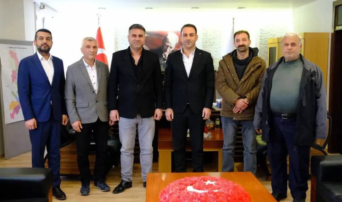 Defne’de TKP’nin meclis listesinde yer alan Ümit Balcı ve Turgay