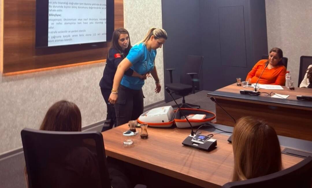 Hatay Valiliği personeli, Hatay İl Sağlık Müdürlüğü uzmanları tarafından verilen