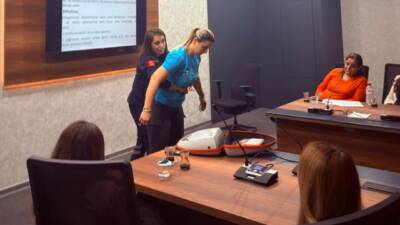 Hatay Valiliği personeli, Hatay İl Sağlık Müdürlüğü uzmanları tarafından verilen