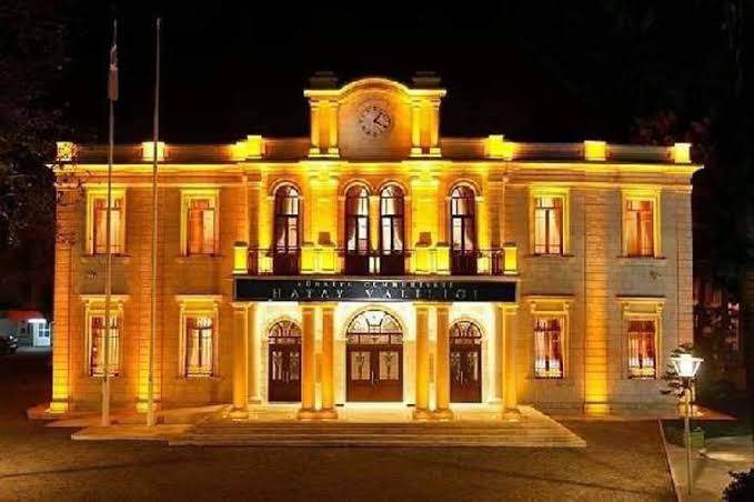 Olumsuz hava koşullarının etkili olduğu Antakya’da, yoğun yağış nedeniyle eğitim-öğretime