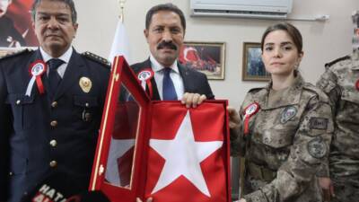 Hatay’da Polis Haftası kapsamında düzenlenen programda duygulandıran anlar yaşandı. Şehit