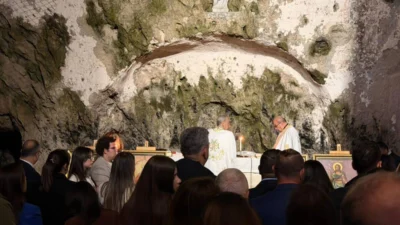 Hatay’da Ortodoks cemaatinin Paskalya Bayramı ayini, 6 Şubat depremlerinde yıkılan