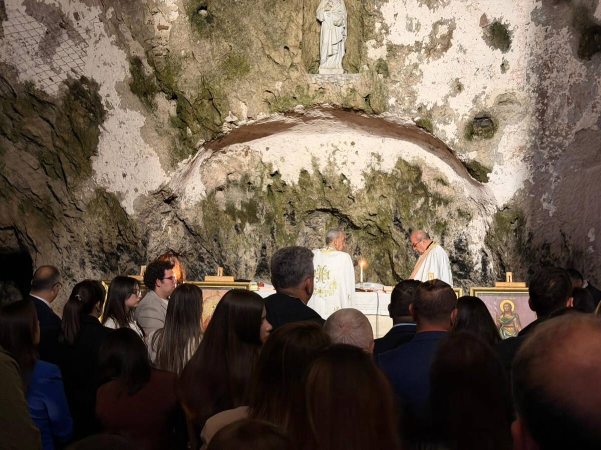 Hatay’da Ortodoks cemaatinin Paskalya Bayramı ayini, 6 Şubat depremlerinde yıkılan