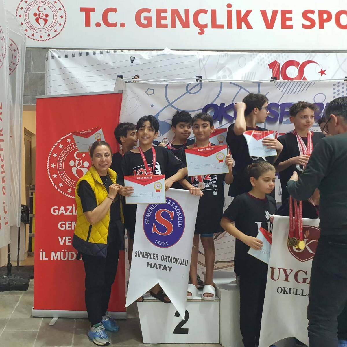 Gaziantep’te düzenlenen Ortaokullar Yüzme Grup Şampiyonası’nda Hataylı sporcular önemli dereceler