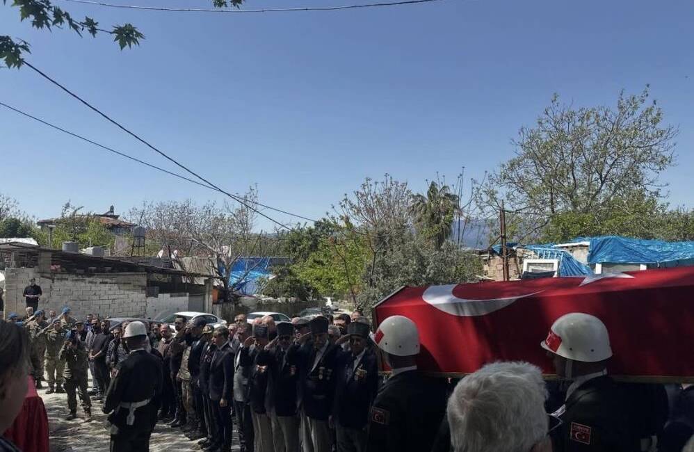 Hatay’ın Defne ilçesinde hayatını kaybeden Kıbrıs Gazisi Ahmet Öztürk, düzenlenen