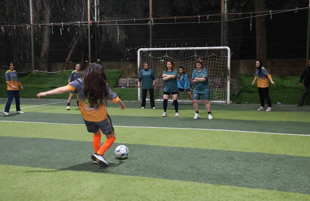 Hatay’da kadınların sahadaki performansı izleyenleri şaşırttı. Halı sahada düzenlenen futbol
