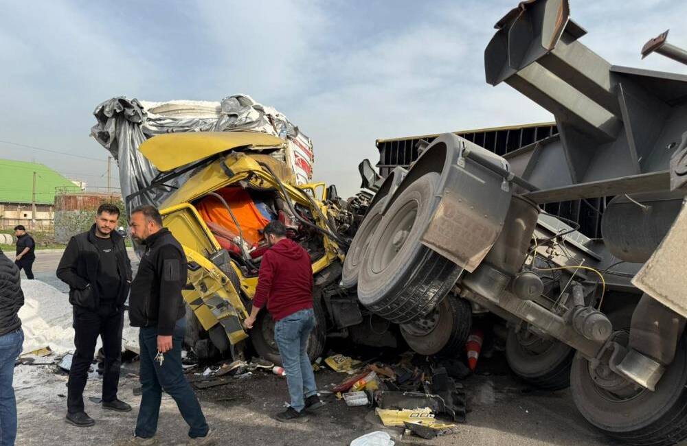 Hatay’ın Payas–İskenderun D817 Karayolu Sarıseki mevkiinde iki tırın çarpışması sonucu