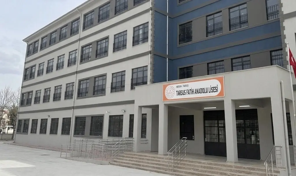 Mersin’in Tarsus ilçesinde bir lisede yaşanan olay, kısa süreli paniğe