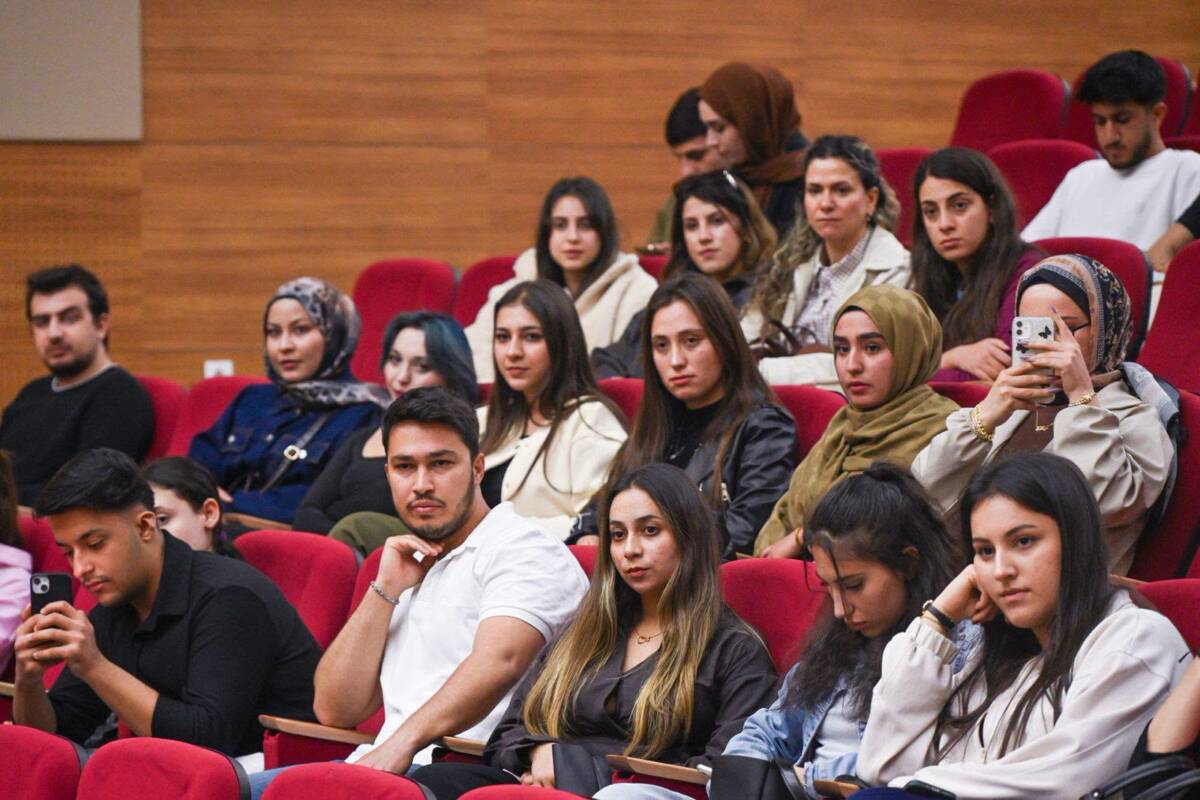 Hatay Mustafa Kemal Üniversitesi’nde (MKÜ), KOSGEB-HMKÜ iş birliğiyle “Sıfırdan Zirveye: