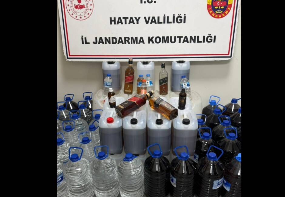 Antakya’da düzenlenen operasyonda yüzlerce litre kaçak içki ve yasa dışı