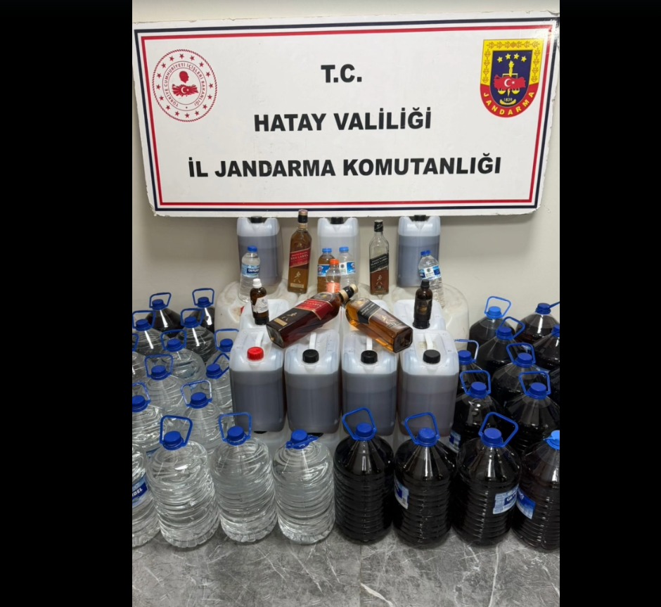 Antakya’da düzenlenen operasyonda yüzlerce litre kaçak içki ve yasa dışı