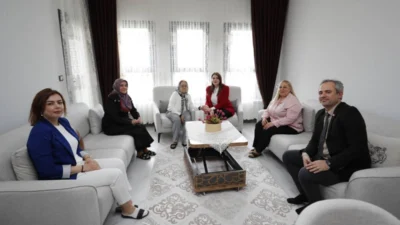 Hatay Valisi Mustafa Masatlı’nın eşi Esra Masatlı, şehit ailelerine yönelik