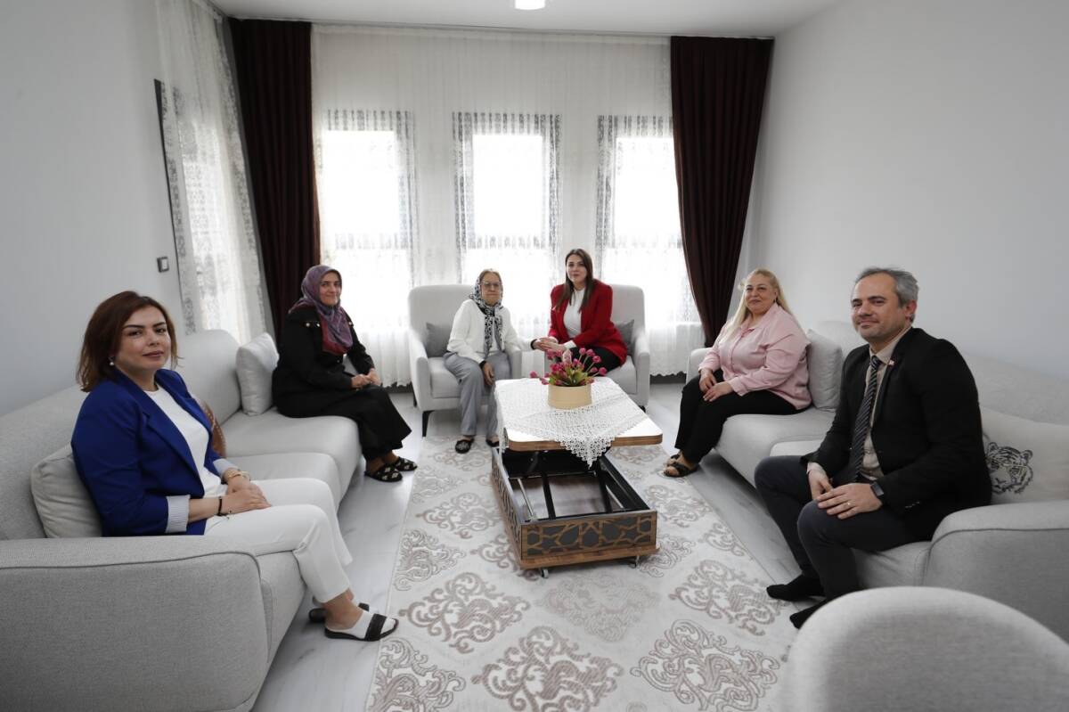 Hatay Valisi Mustafa Masatlı’nın eşi Esra Masatlı, şehit ailelerine yönelik