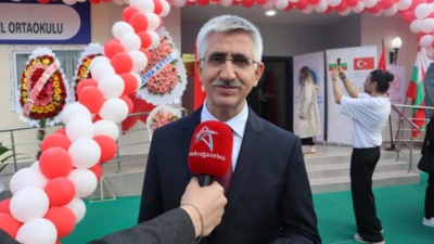 Milli Eğitim Bakanlığı Bakan Yardımcısı Nazif Yılmaz, Bulgaristanlı Türk iş