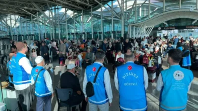 Hatay’dan 203 hacı adayı, düzenlenen törenle Medine’ye uğurlandı. Duygu dolu