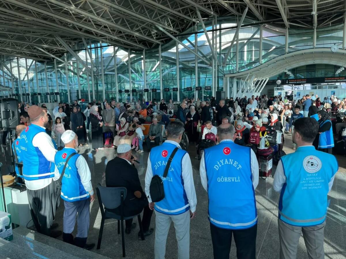 Hatay’dan 203 hacı adayı, düzenlenen törenle Medine’ye uğurlandı. Duygu dolu