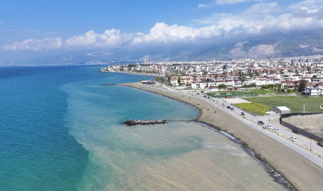 Arsuz Belediyesi’nin Karaağaç sahilinde yürüttüğü düzenleme projesinin ilk etabı tamamlandı.