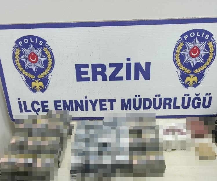 Hatay’da polis ekiplerinin gerçekleştirdiği denetimde bir markette çok sayıda kaçak