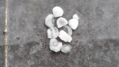 Hatay’da etkisini sürdüren ani hava değişimleri, bu kez dolu yağışıyla