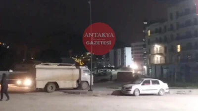 Hatay’ın Defne ilçesi Armutlu Kavşağı’nda yürütülen altyapı çalışması sırasında doğalgaz