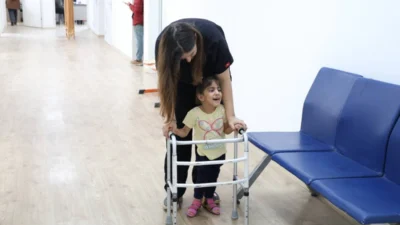 HBB Sağlıklı Yaşam Merkezi’nde yürütülen fizik tedavi süreci, serebral palsi