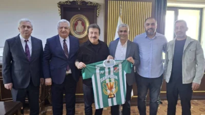 Hatay’da İskenderun Yükseliş Koleji kurucusu Nuri Üysen’i ziyaret eden şair