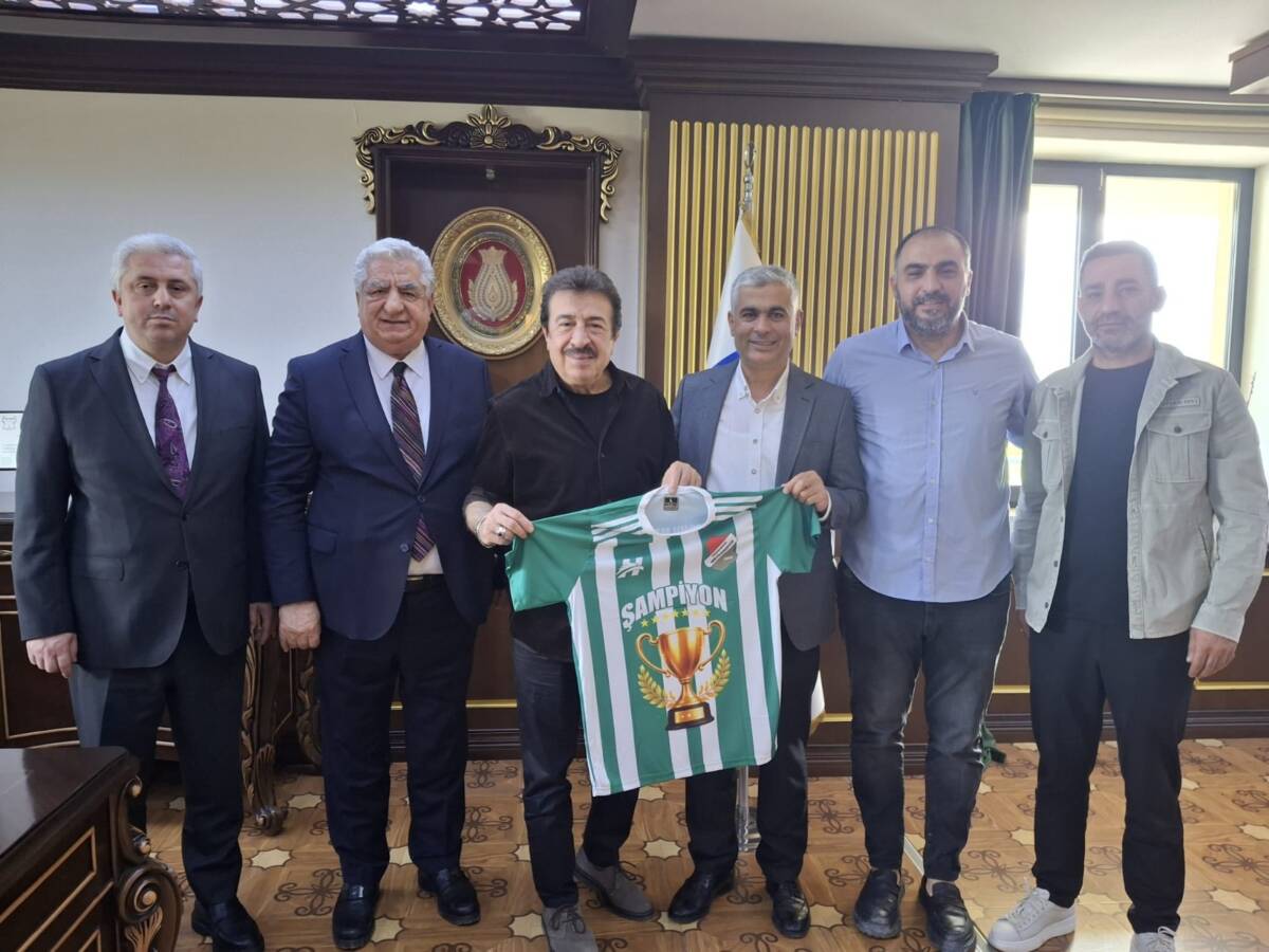 Hatay’da İskenderun Yükseliş Koleji kurucusu Nuri Üysen’i ziyaret eden şair