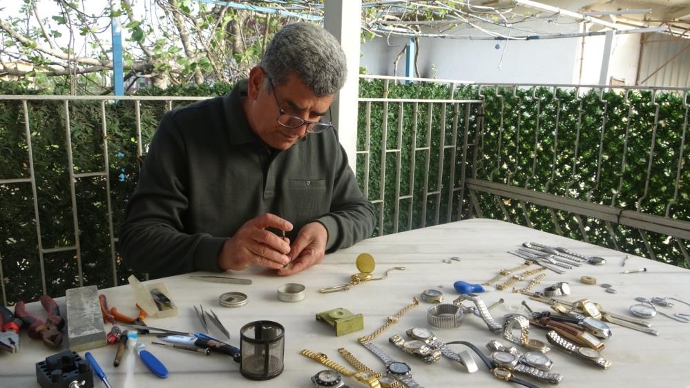 Hatay’da 35 yıllık saat ustası mesleğini evine taşıdı
